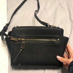 Faux-sad final leather structured purse